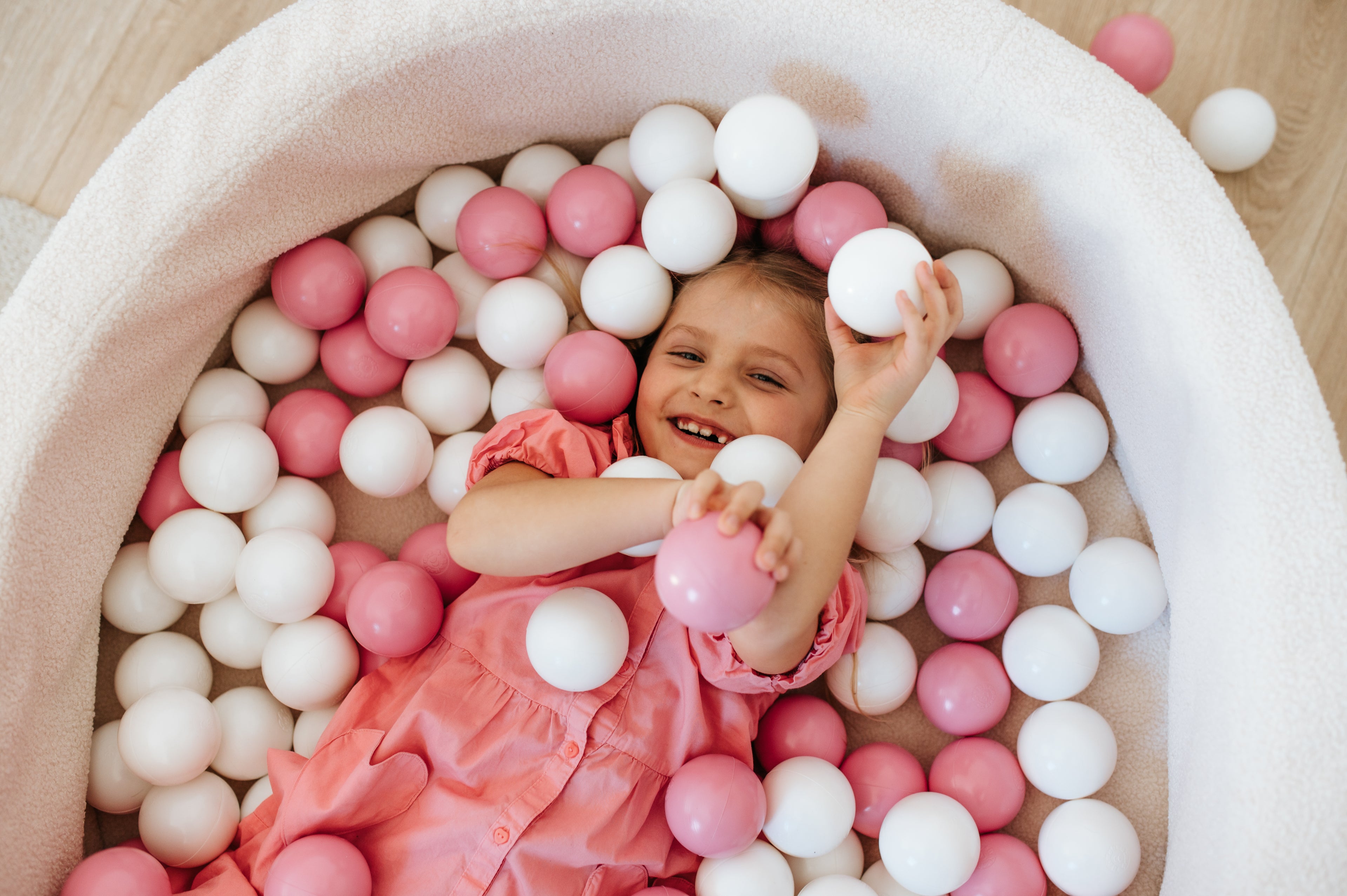 KIDS DREAM – Stilvolles Bällebad für Kinder ∅100 cm (mit 200 Bällen)